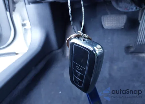 2021 Toyota Camry Le Hybrid z USA, uszkodzony, nr VIN 4T1C31AK3MU560440